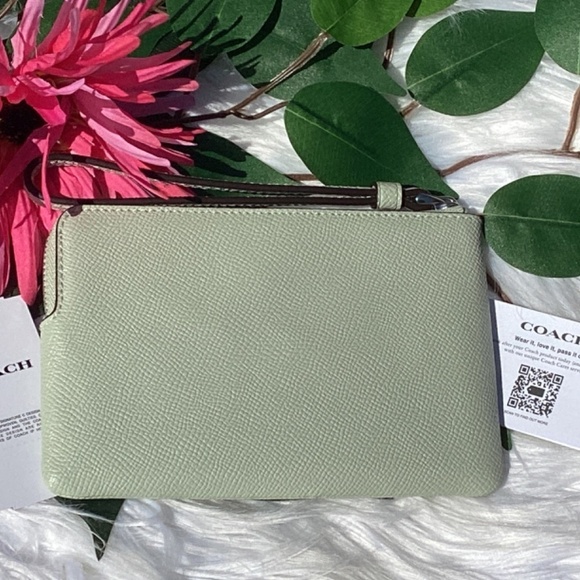 NWT Coach Corner Zip Wristlet In Light Sage/Silver - Picture 2 of 6
